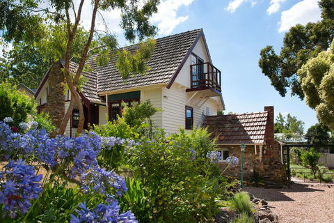 Zelman Cottage - Sunshine Coast Guide 1