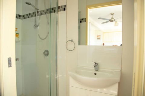 Zen Escape Guest House - Sunshine Coast Guide 1