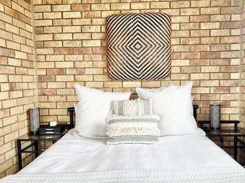 1 Holiday In Peza Court - Sunshine Coast Guide 0