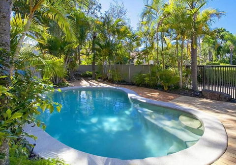 1 Holiday In Peza Court - Sunshine Coast Guide 4