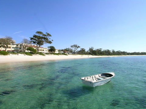 Zenith Studio, Unit 3/10 Messines Street - Sunshine Coast Guide 3