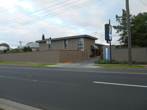 Zero Inn Motel - Sunshine Coast Guide 1