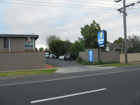 Zero Inn Motel - Sunshine Coast Guide 2