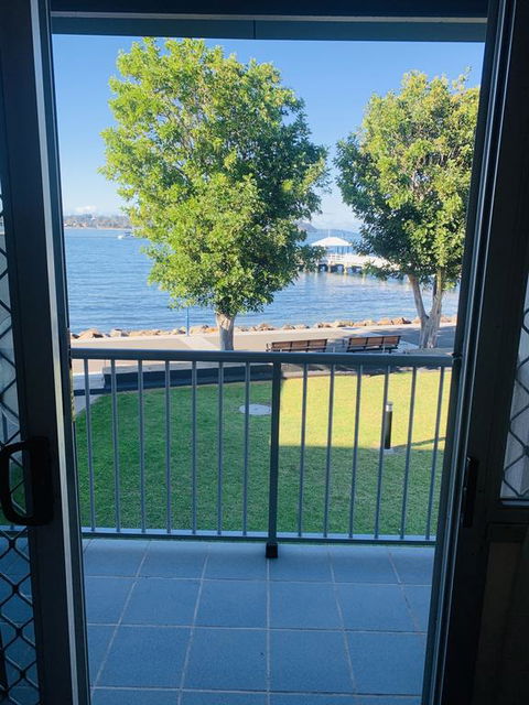 Zorba Waterfront Motel - Sunshine Coast Guide 3