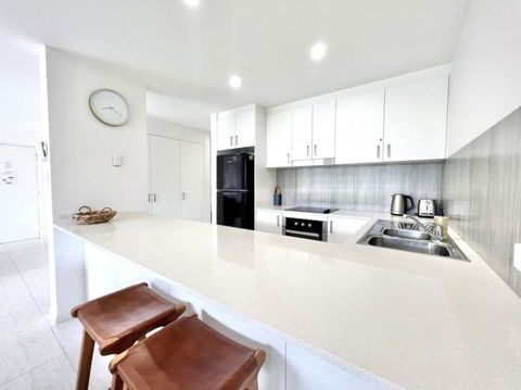 2NA At The Doorstep Of Hastings Street 2 Bedroom - Sunshine Coast Guide 2