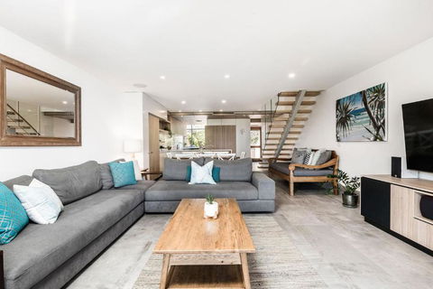 A Perfect Stay - 11 James Cook Apartments - Sunshine Coast Guide 2