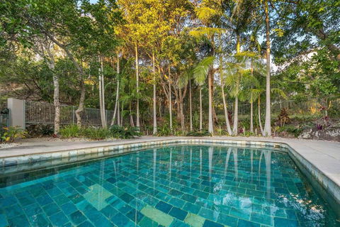 A Perfect Stay - 11 James Cook Apartments - Sunshine Coast Guide 0