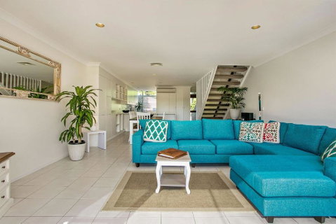 A Perfect Stay - 2 James Cook Apartments - Sunshine Coast Guide 1