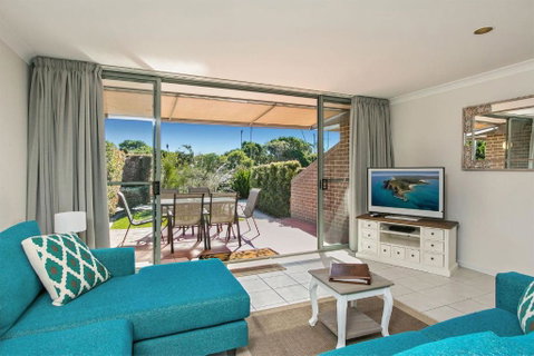 A Perfect Stay - 2 James Cook Apartments - Sunshine Coast Guide 3