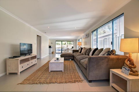 A Little Luxury In Town - Sunshine Coast Guide 3