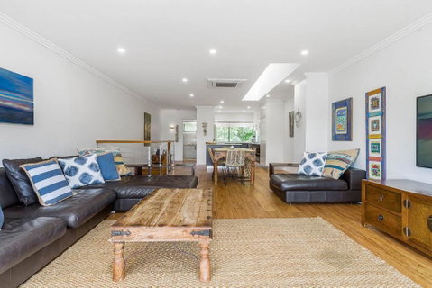 A Perfect Stay - 3 James Cook Apartments - Sunshine Coast Guide 4