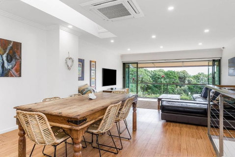 A Perfect Stay - 3 James Cook Apartments - Sunshine Coast Guide 2