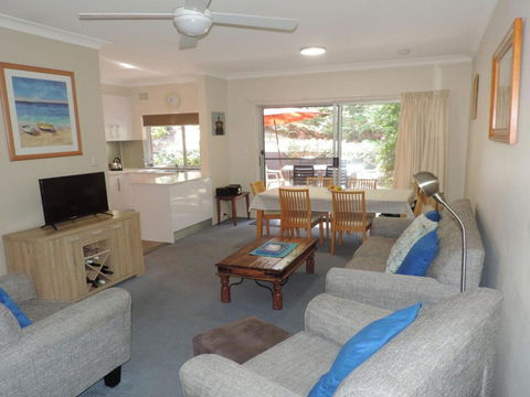 Adriana 3 Unit With A Backyard - Sunshine Coast Guide 2
