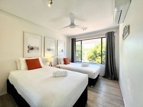 8NA Lovely 2 Bedroom On Noosa Parade - Sunshine Coast Guide 3