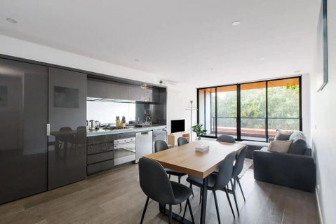 A 3BR Apt Next To Melbourne Zoo FREE Parking - Sunshine Coast Guide 0