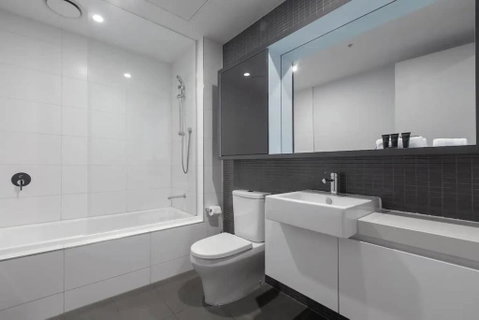 A 3BR Apt Next To Melbourne Zoo FREE Parking - Sunshine Coast Guide 3