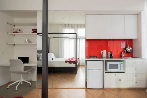 A City-centre Studio For Savvy Business Travellers - Sunshine Coast Guide 3