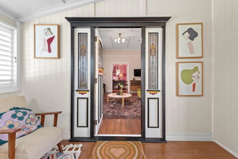 A Colourful Life 4Bed-2Bath-1Car - Queenslander - Sunshine Coast Guide 4