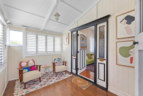 A Colourful Life 4Bed-2Bath-1Car - Queenslander - Sunshine Coast Guide 3