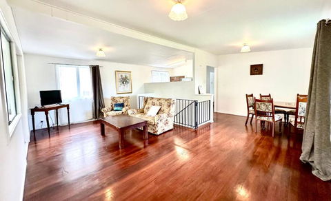 A Comfortable House Close To Westfield - Sunshine Coast Guide 1