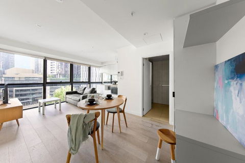 A Comfy 2BR Apt Next To QV & Melbourne Central - Sunshine Coast Guide 3