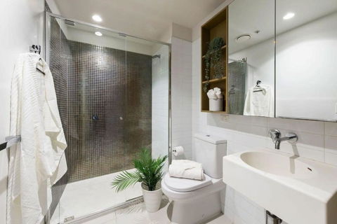 A Cozy 2BR Apt Near Melbourne Central City Views - Sunshine Coast Guide 4