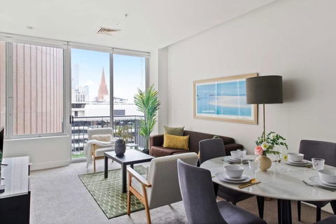 A Cozy 2BR Apt On Collins Near Flinders Station - Sunshine Coast Guide 1