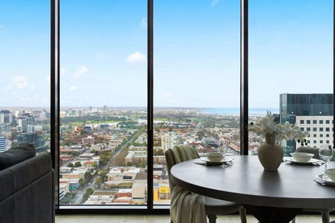 A Cozy 2BR Apt With Panoramic Views FREE Parking - Sunshine Coast Guide 0