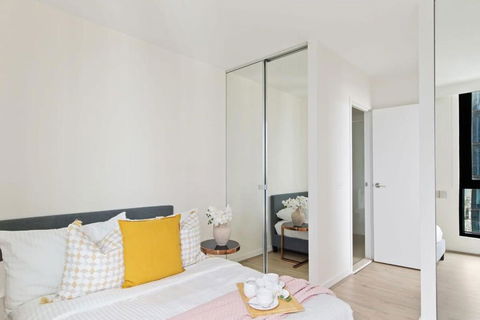 A Cozy 2BR Apt With Panoramic Views FREE Parking - Sunshine Coast Guide 3