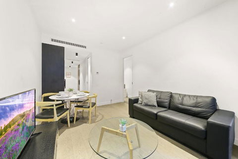 A Cozy & Lovely 2BR Apt Near Melbourne Central - Sunshine Coast Guide 1
