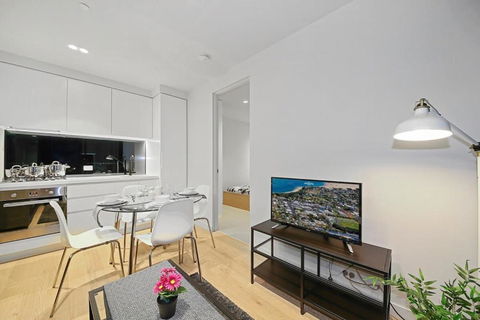 A Cozy & Stylish 2BR Suite In Melbourne CBD - Sunshine Coast Guide 3