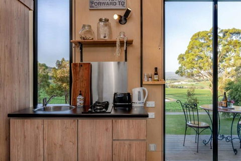 A Dam Good View By Tiny Away - Sunshine Coast Guide 2