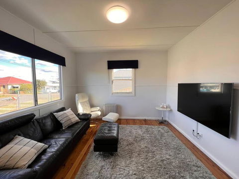 A Delightful Two-bedroom Cottage On Toowoon Bay. - Sunshine Coast Guide 0