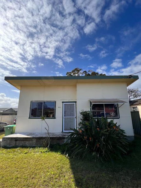 A Delightful Two-bedroom Cottage On Toowoon Bay. - Sunshine Coast Guide 1