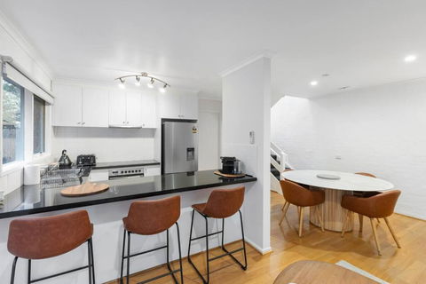 A Home Away From Home In Geelong - Sunshine Coast Guide 1