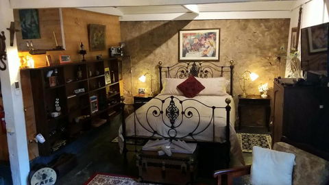 A La Folly The Retreat - Sunshine Coast Guide 1