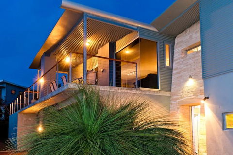 A La Plage Beach House - Sunshine Coast Guide 0