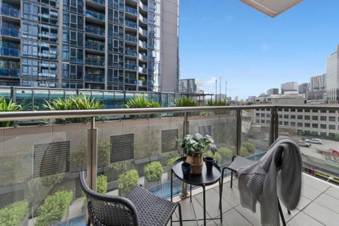 A Large 2BR Apt Near Crown Sleeps 8 FREE Parking - Sunshine Coast Guide 0