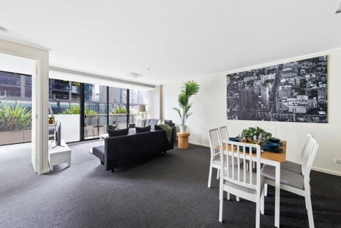 A Large 2BR Apt Near Crown Sleeps 8 FREE Parking - Sunshine Coast Guide 2