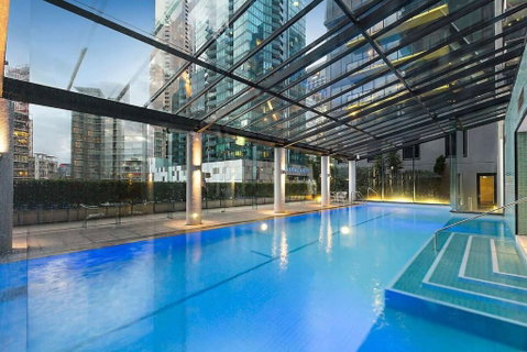 A Large 2BR Apt Near Crown Sleeps 8 FREE Parking - Sunshine Coast Guide 4