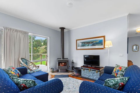 A Little Touch Of Paradise - Sunshine Coast Guide 2