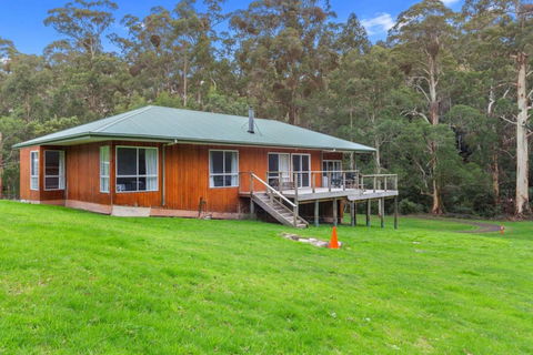 A Little Touch Of Paradise - Sunshine Coast Guide 0