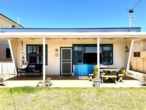 A Magic Shack - Relax, Recharge, Frolic & Fish - Sunshine Coast Guide 0