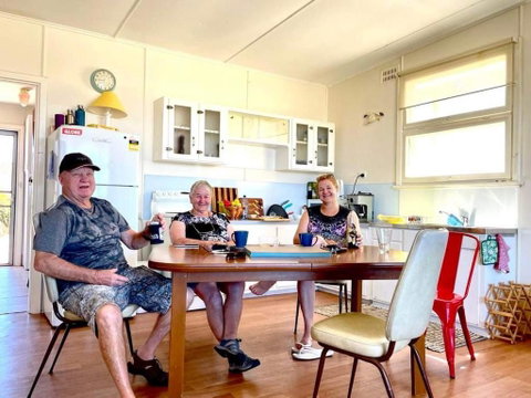 A Magic Shack - Relax, Recharge, Frolic & Fish - Sunshine Coast Guide 2