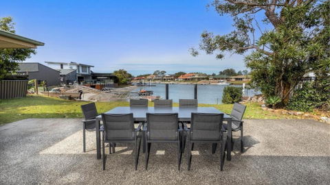 A Mariners Cove Yamba - Sunshine Coast Guide 1