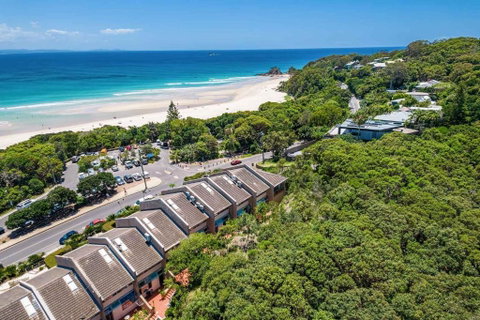 A Perfect Stay - 1 James Cook Apartments - Sunshine Coast Guide 1