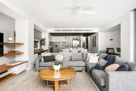 A Perfect Stay - KoKos Beach House 2 - Sunshine Coast Guide 2