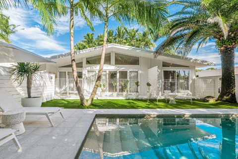 A Perfect Stay - The Chalet - Sunshine Coast Guide 1