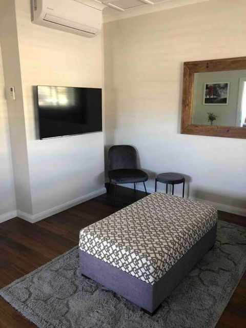A Prince On Clinton - Sunshine Coast Guide 2