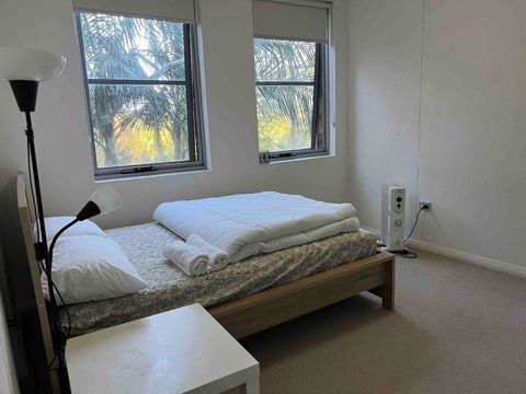 A Private Room - 1 Train Stop To Chatswood CBD - Sunshine Coast Guide 2